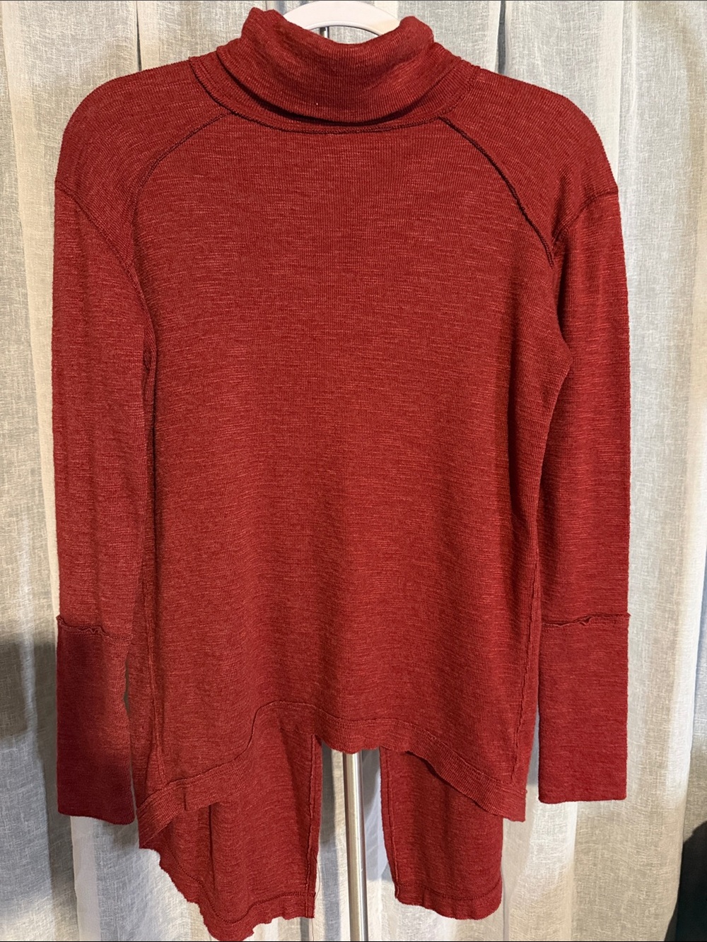 We The Free Red Turtleneck Raglan Long Sleeve Top.      P0047